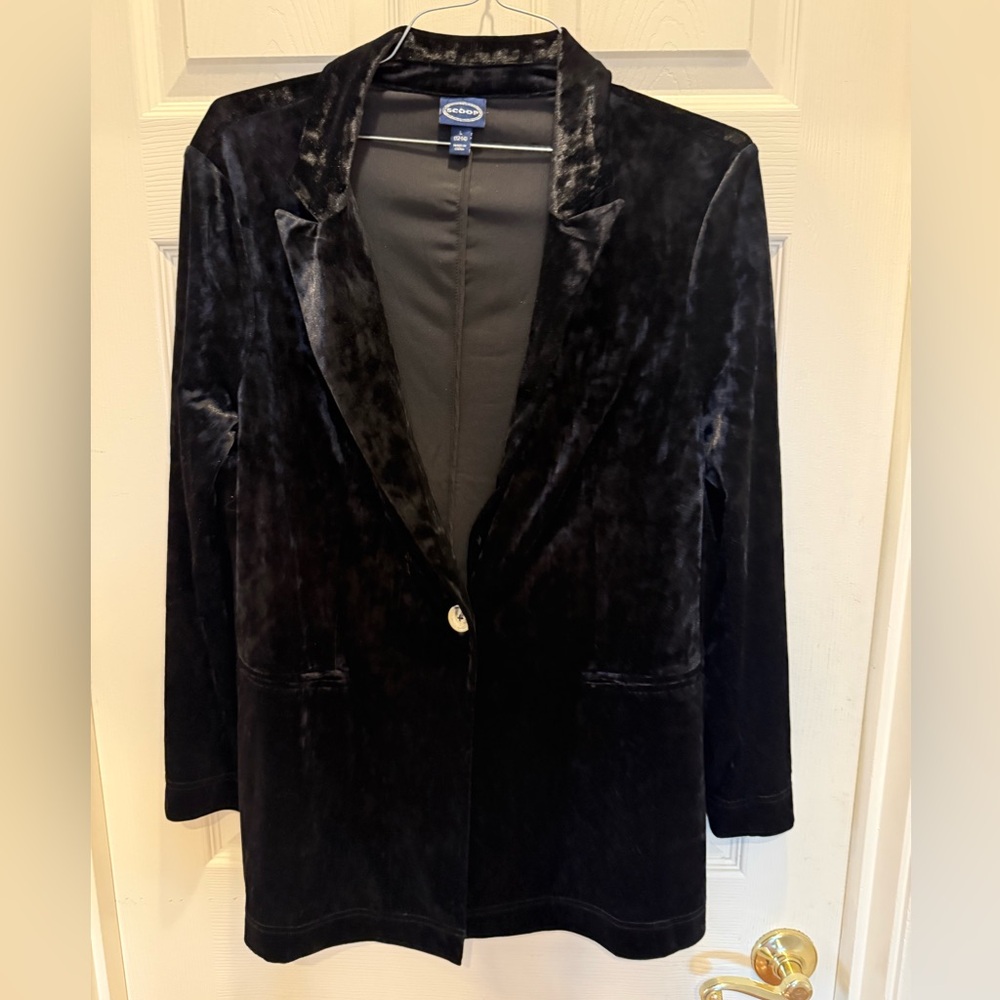Scoop Velvet Single-Button Black Blazer